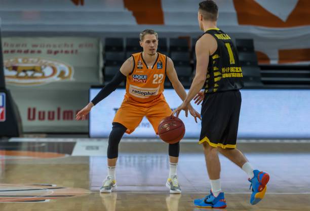 军发起强有 军发起强有