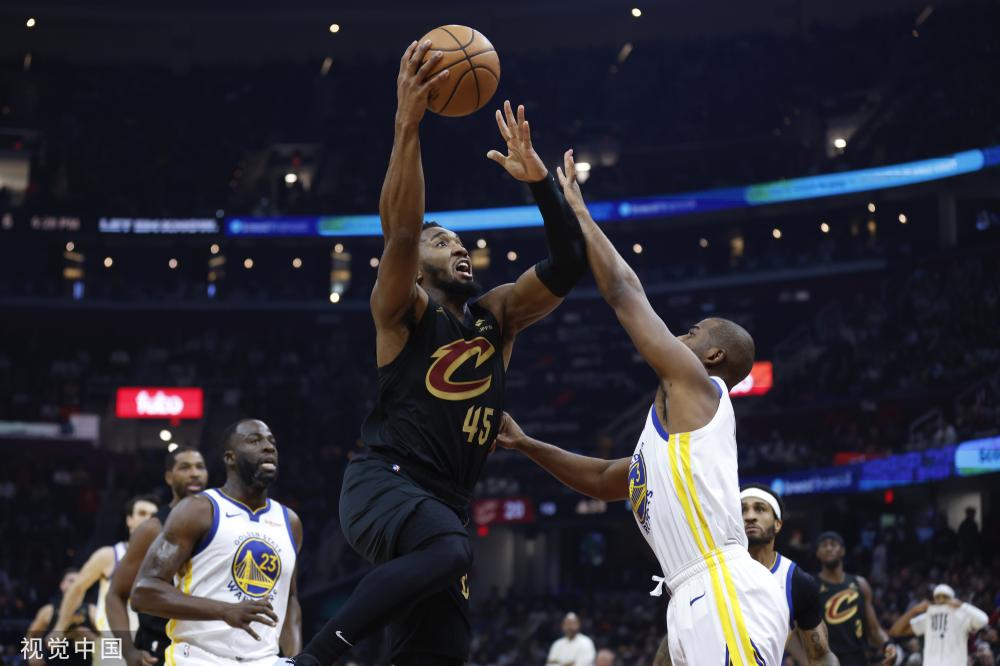 现场视角：林良铭“爆头”卡迪什后，沙特球员抱头捂脸不敢看.