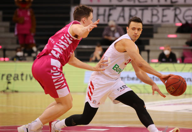 NBA湖人记者称赞：东契奇欧锦赛场均34+8+8&紫金军新领袖太炸裂！