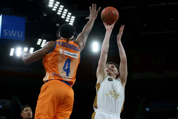 西媒曝恩德里克坚决排除外租可能性 他希望留在皇马竞争位置